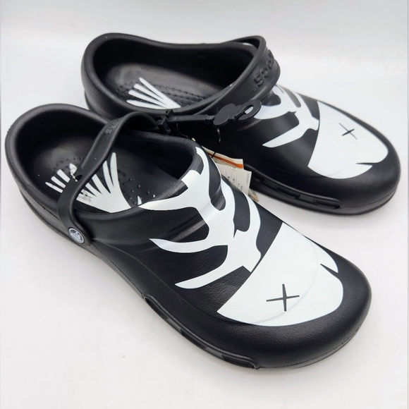 Crocs Unisex Bistro Graphic Black And White Fishbone Clogs - Size M15 / W17 - Picture 6 of 16